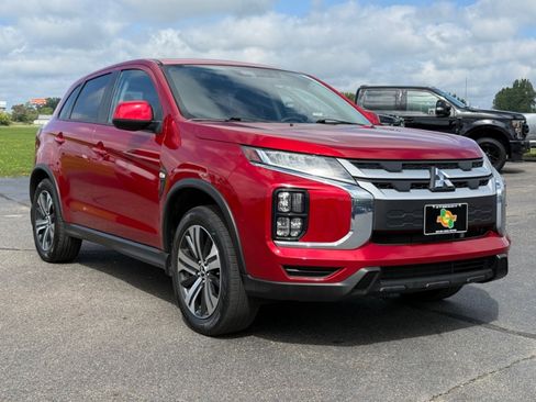 Used 2023 Mitsubishi Outlander Sport ES image 2