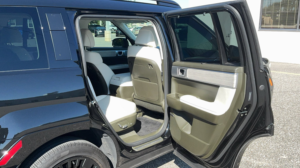 Used 2025 Hyundai Santa Fe Calligraphy FWD image 39