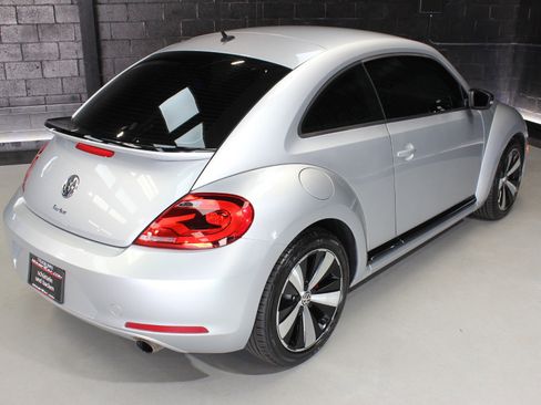 Used 2012 Volkswagen Beetle Launch Edition image 14