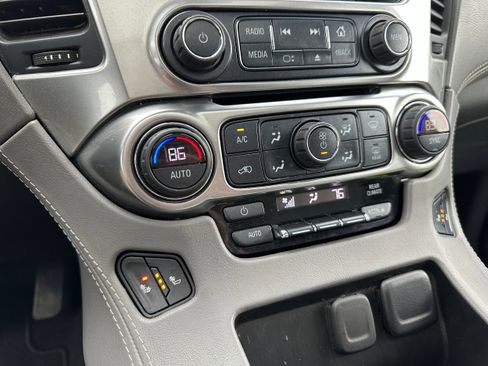 Used 2019 Chevrolet Suburban LT image 42