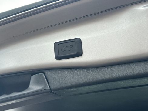 Used 2023 Toyota RAV4 XLE Premium image 8