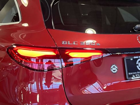 Used 2025 Mercedes-Benz GLC 350e 4MATIC image 8