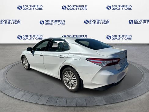 Used 2018 Toyota Camry XLE FWD image 4