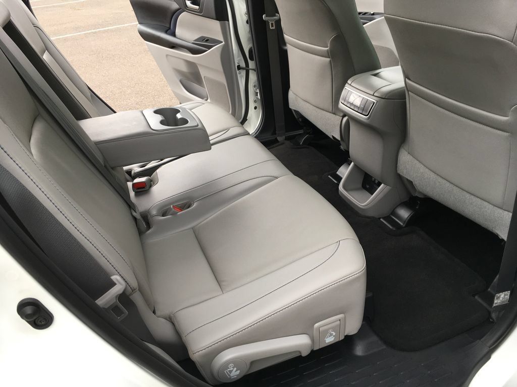 Used 2019 Toyota Highlander XLE AWD/4WD image 31