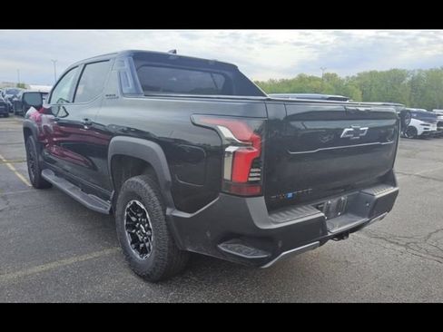 Used 2026 Chevrolet Silverado EV Trail Boss AWD/4WD image 4