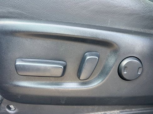 Used 2015 Toyota Sienna SE Premium image 25