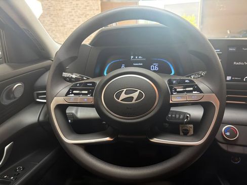 New 2026 Hyundai Elantra SE FWD image 18