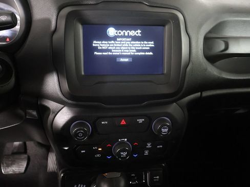 Used 2020 Jeep Renegade Latitude AWD/4WD image 36