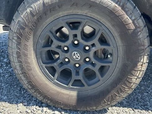 Used 2022 Toyota Tacoma SR5 image 10