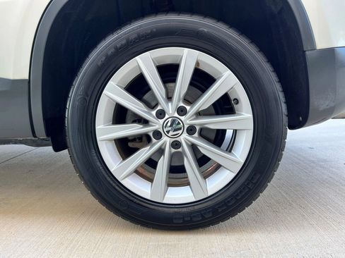 Used 2014 Volkswagen Tiguan SE FWD image 40