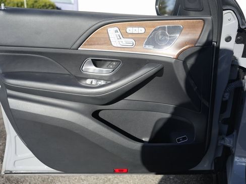 Used 2024 Mercedes-Benz GLS 580 4MATIC image 26