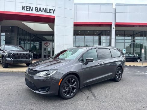 Used 2019 Chrysler Pacifica Limited w/ S Appearance Package FWD image 1