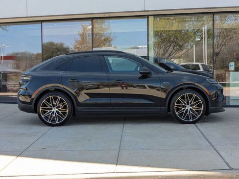 New 2026 Porsche Macan 4 Electric AWD/4WD image 8