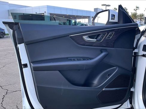 Used 2022 Audi Q8 Premium Plus w/ Premium Plus Package image 22