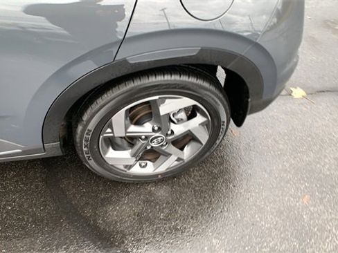 Certified 2025 Hyundai Venue Limited image 29