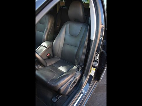 Used 2016 Volvo XC60 T5 Platinum FWD image 16