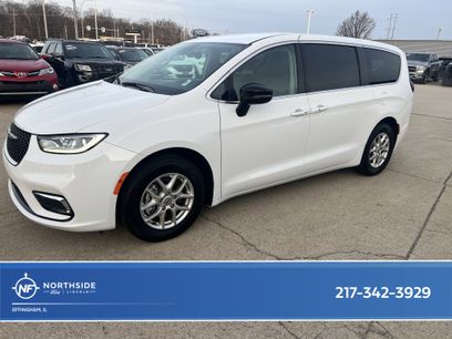 Used 2024 Chrysler Pacifica Touring-L