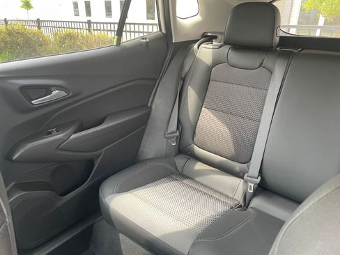 Used 2025 Chevrolet Trax LT w/ LT Convenience Package image 42