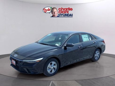 New 2026 Hyundai Elantra SE FWD image 1