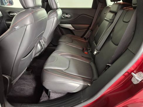 Used 2018 Jeep Cherokee Trailhawk w/ Quick Order Package 27L image 28