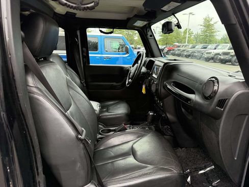 Used 2015 Jeep Wrangler Unlimited Sahara AWD/4WD image 15