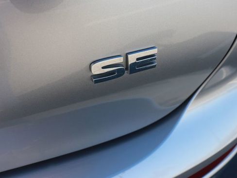 Used 2024 Mitsubishi Outlander SE image 7