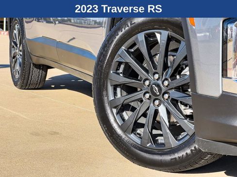 Used 2023 Chevrolet Traverse RS image 2