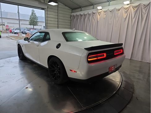 Used 2016 Dodge Challenger SRT Hellcat image 4