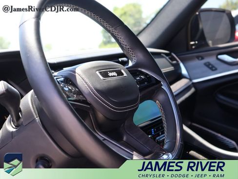 Used 2022 Jeep Grand Cherokee L Overland w/ Luxury Tech Group IV AWD/4WD image 26