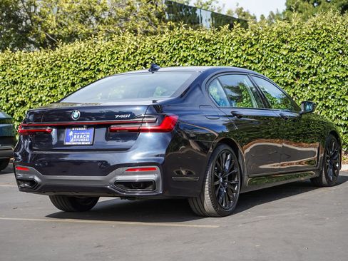 Used 2022 BMW 740i w/ M Sport Package RWD image 5
