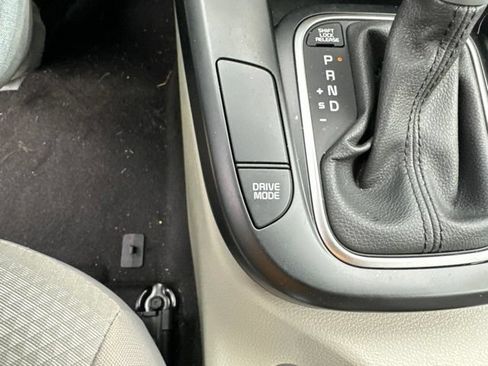 Certified 2025 Kia Soul LX w/ LX Technology Package FWD image 11