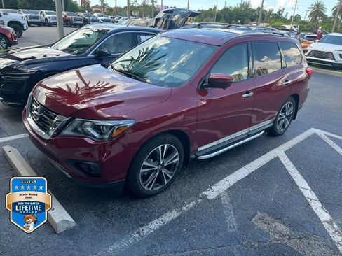Used 2020 Nissan Pathfinder Platinum FWD image 3