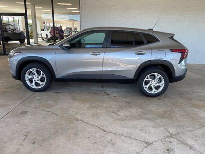 Used 2024 Chevrolet Trax LS w/ LS Convenience Package