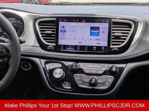 Certified 2022 Chrysler Pacifica Touring-L w/ S Appearance Package FWD image 17