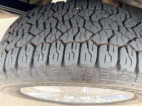 Used 2014 Ford F150 Platinum image 18