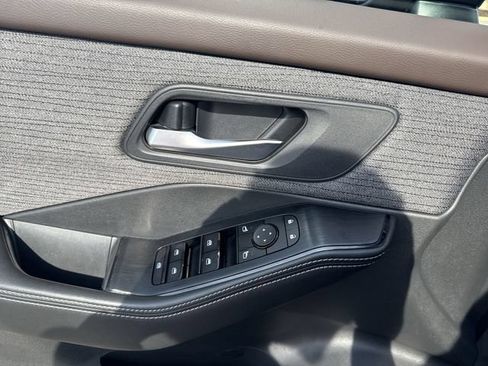 Used 2021 Nissan Rogue SV FWD image 23