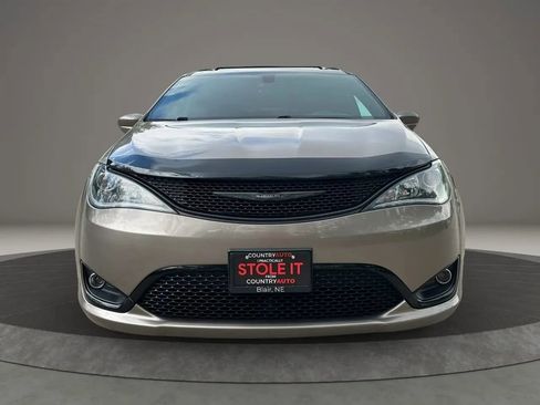 Used 2018 Chrysler Pacifica Touring-L Plus w/ S Appearance Package FWD image 2