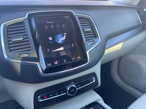 Used 2020 Volvo XC90 T5 Momentum w/ Protection Package Premier image 18