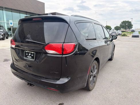 Used 2020 Chrysler Pacifica Limited FWD image 5