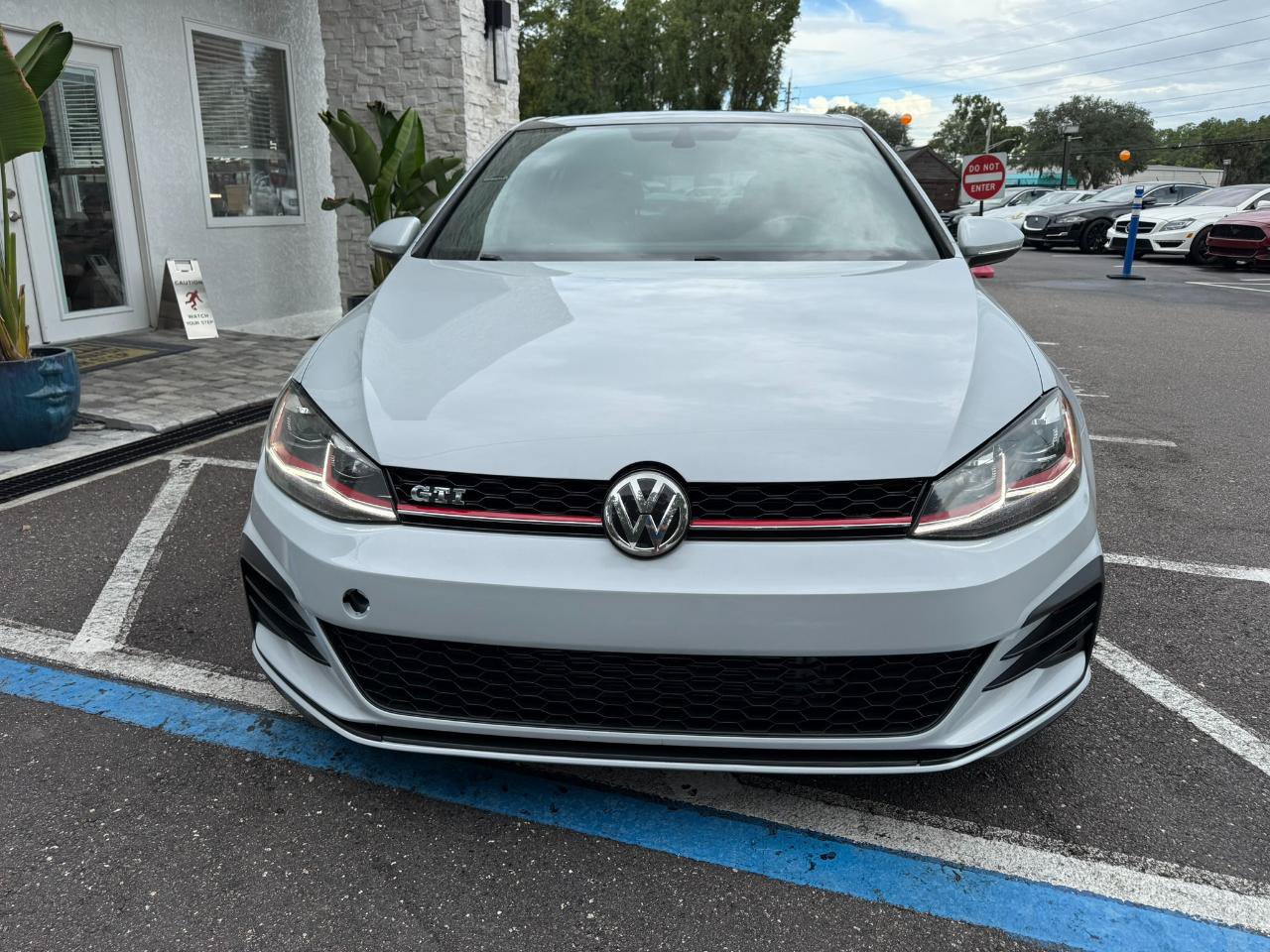 Used 2018 Volkswagen GTI SE FWD image 9