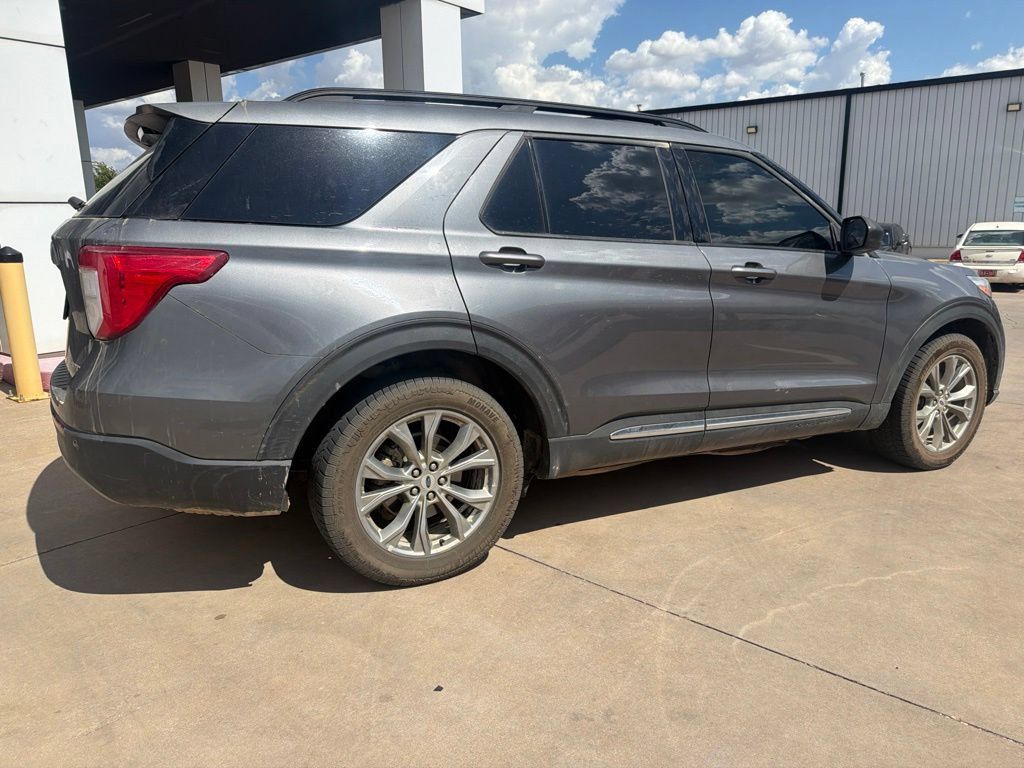 Used 2022 Ford Explorer XLT w/ Equipment Group 202A AWD/4WD image 3