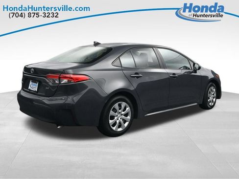 Used 2025 Toyota Corolla LE w/ Convenience Package FWD image 3
