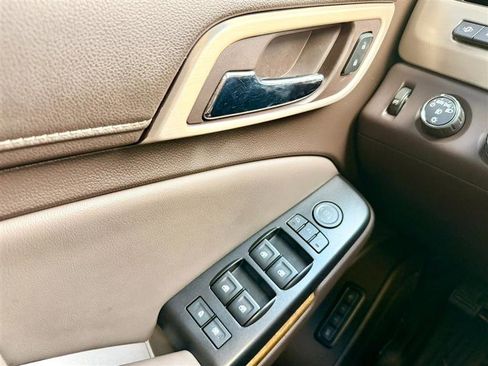 Used 2017 GMC Yukon XL Denali w/ Open Road Package AWD/4WD image 17