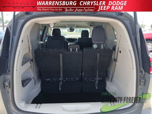 Used 2022 Chrysler Pacifica Touring-L FWD image 34