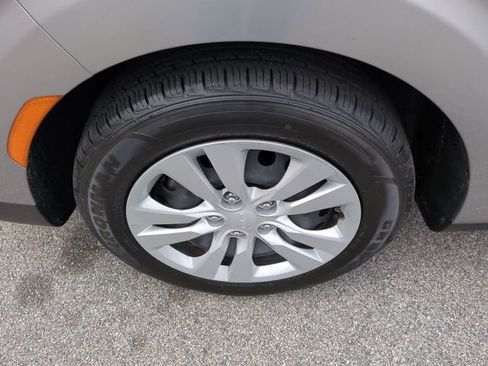 Used 2023 Kia Soul LX image 10