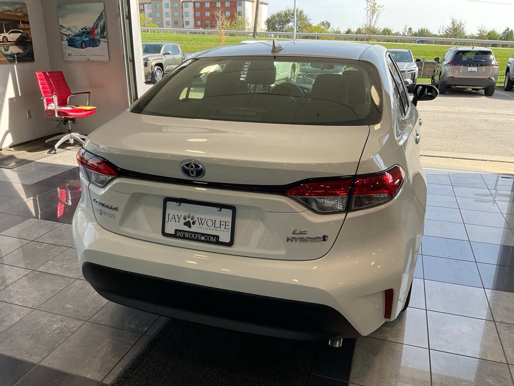 Certified 2024 Toyota Corolla LE w/ LE Convenience Package FWD image 5