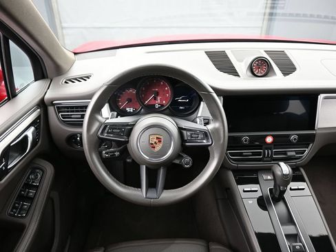 Certified 2022 Porsche Macan S AWD/4WD image 18