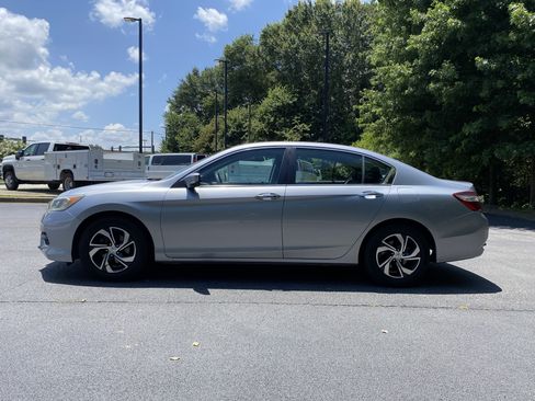 Used 2017 Honda Accord LX image 6