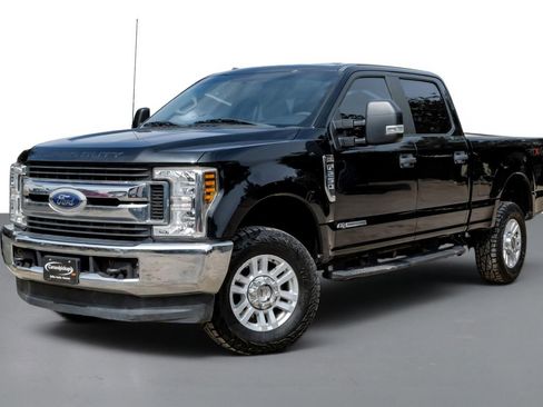 Used 2018 Ford F250 XL w/ STX Appearance Package AWD/4WD image 4