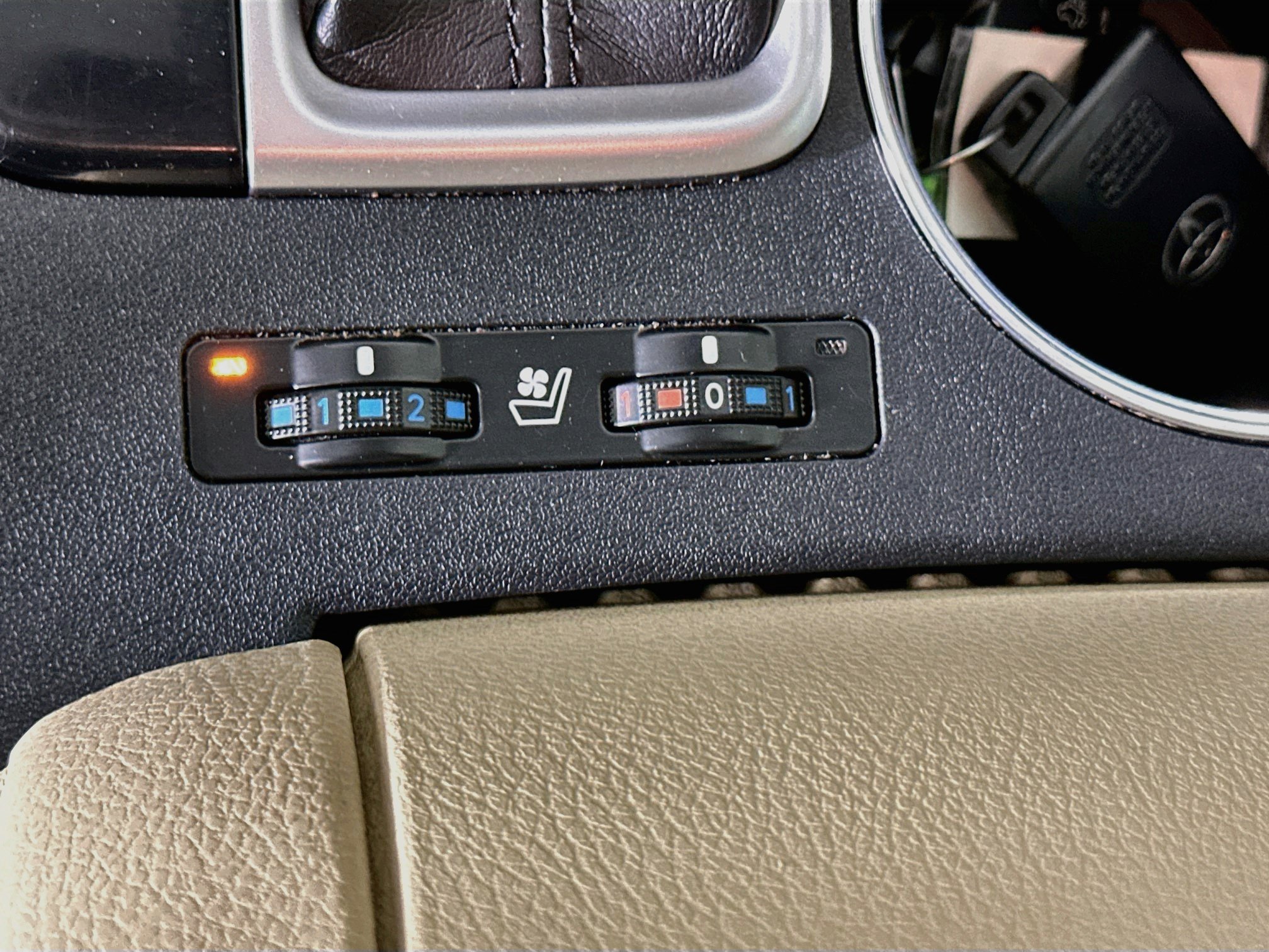 Used 2019 Toyota Highlander Limited AWD/4WD image 26